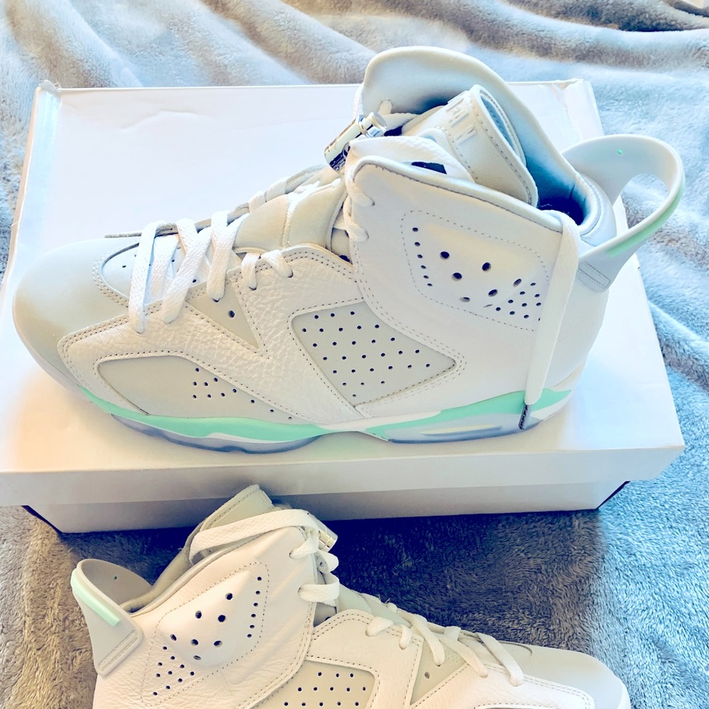Women 9.5 Jordan 6 “Mint Foam”